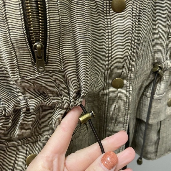 Chico’s Taupe Winched Waist Lightweight Jacket. - Picture 13 of 13